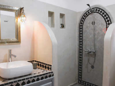 Riad El Arco El Mrah suite bathroom Marrakech